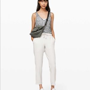 Lululemon On the Fly 7/8 Pant *Woven Silverstone